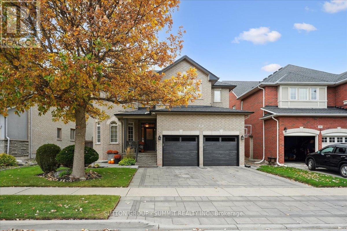 2237 Adirondak Trail, Oakville (Wm Westmount), Ontario  L6M 4W4 - Photo 5 - W12480213