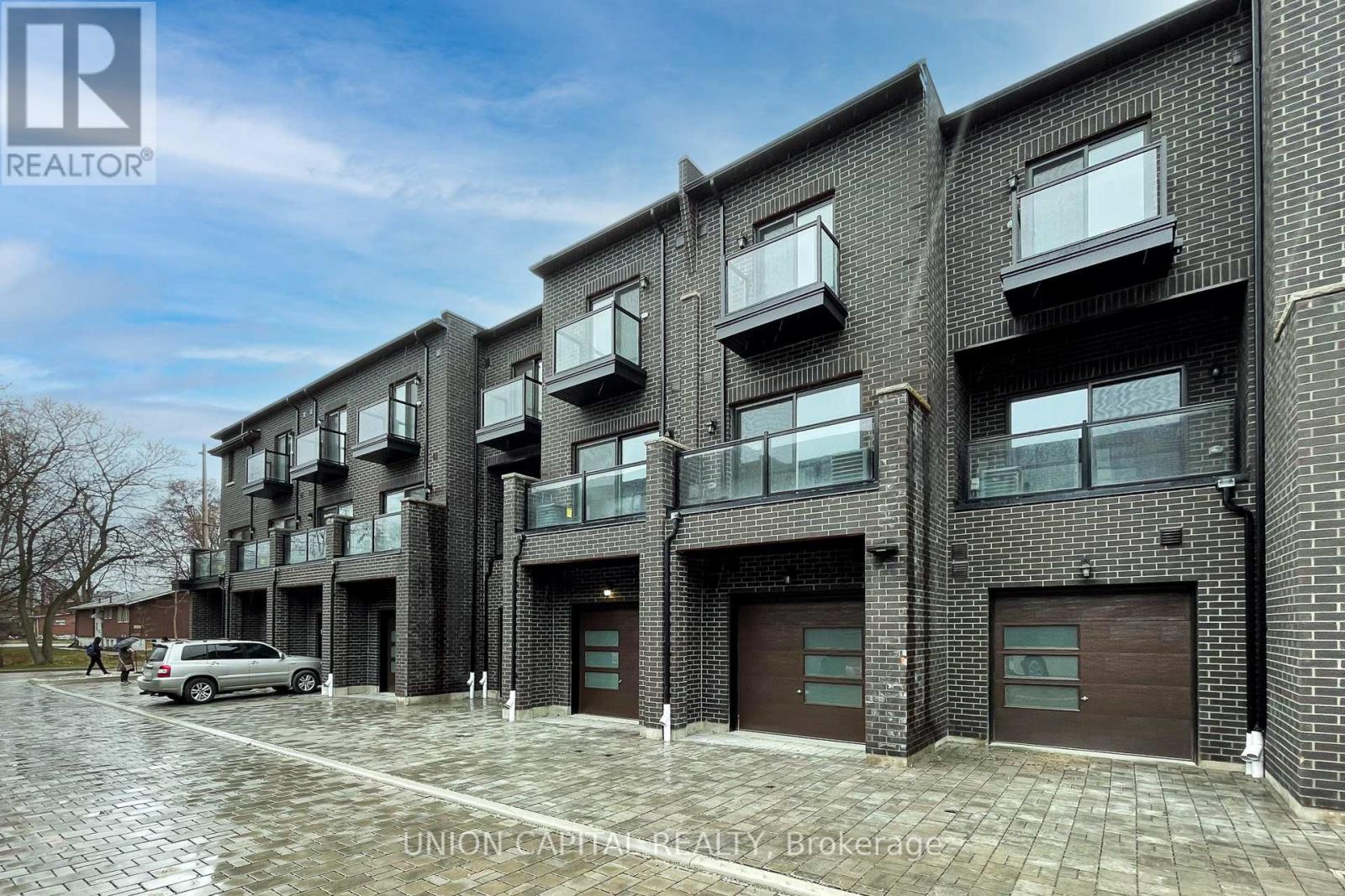 59 Creekbank Road, Toronto, Ontario  M6L 0A4 - Photo 10 - W12480226