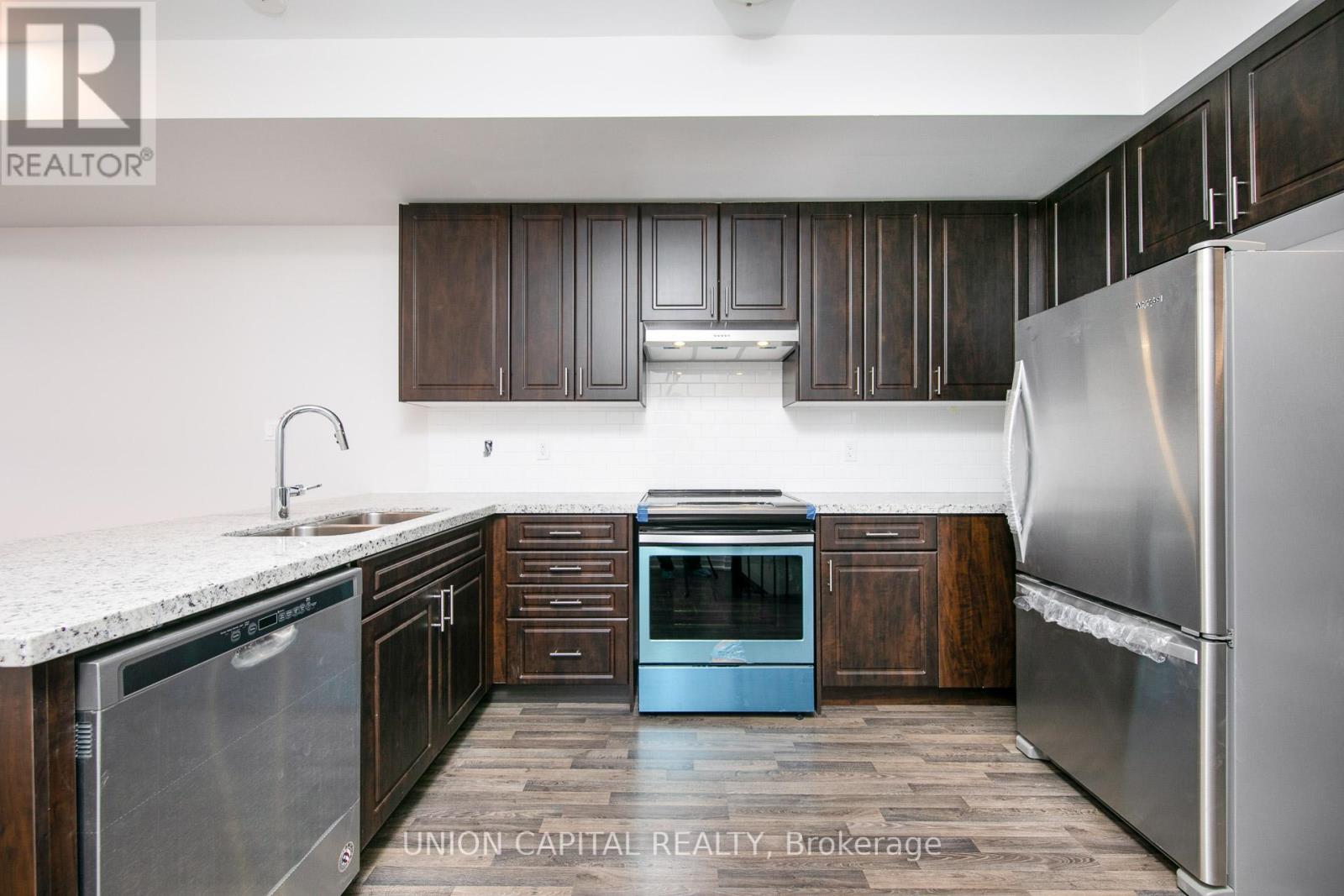 59 Creekbank Road, Toronto, Ontario  M6L 0A4 - Photo 3 - W12480226