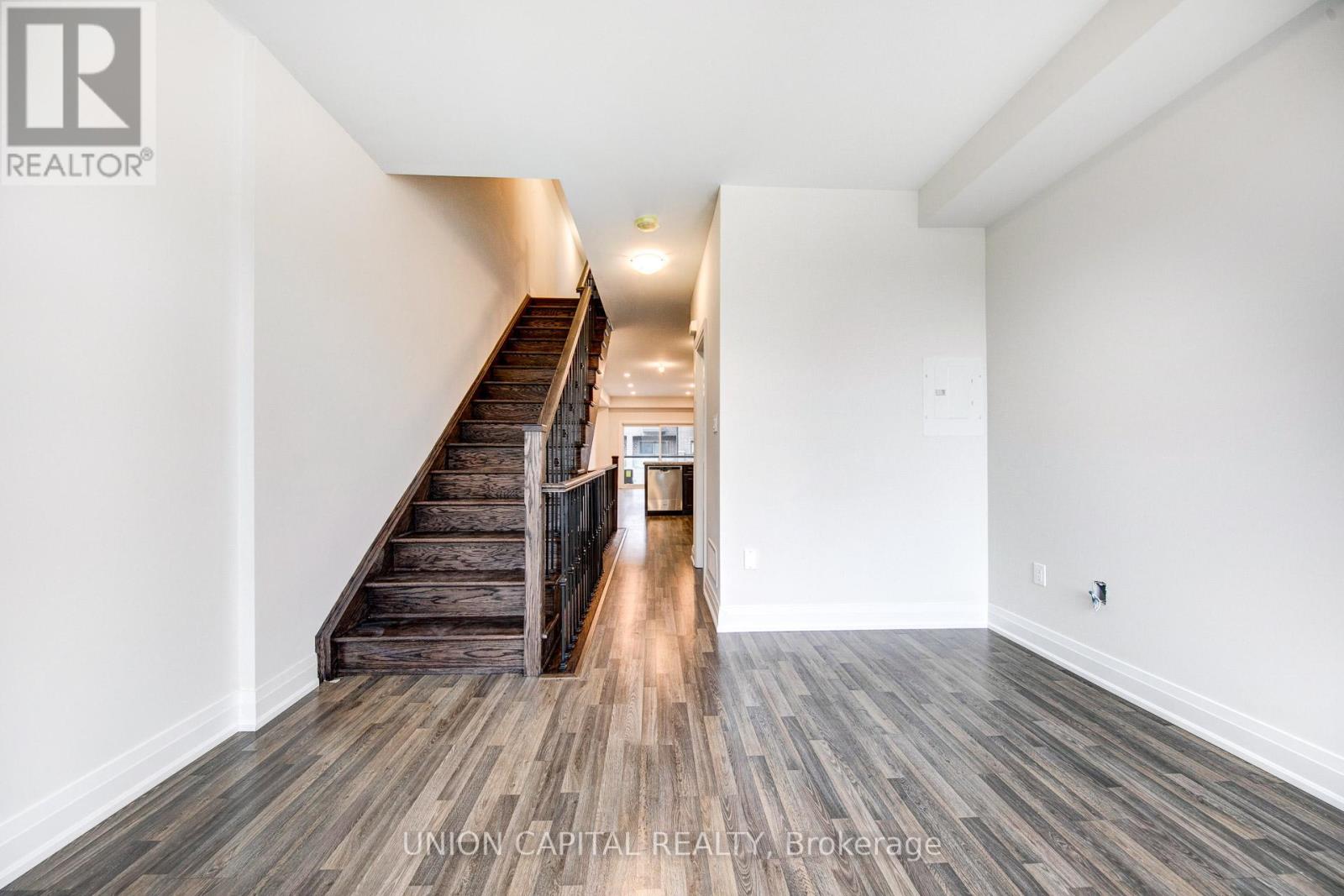 59 Creekbank Road, Toronto, Ontario  M6L 0A4 - Photo 5 - W12480226