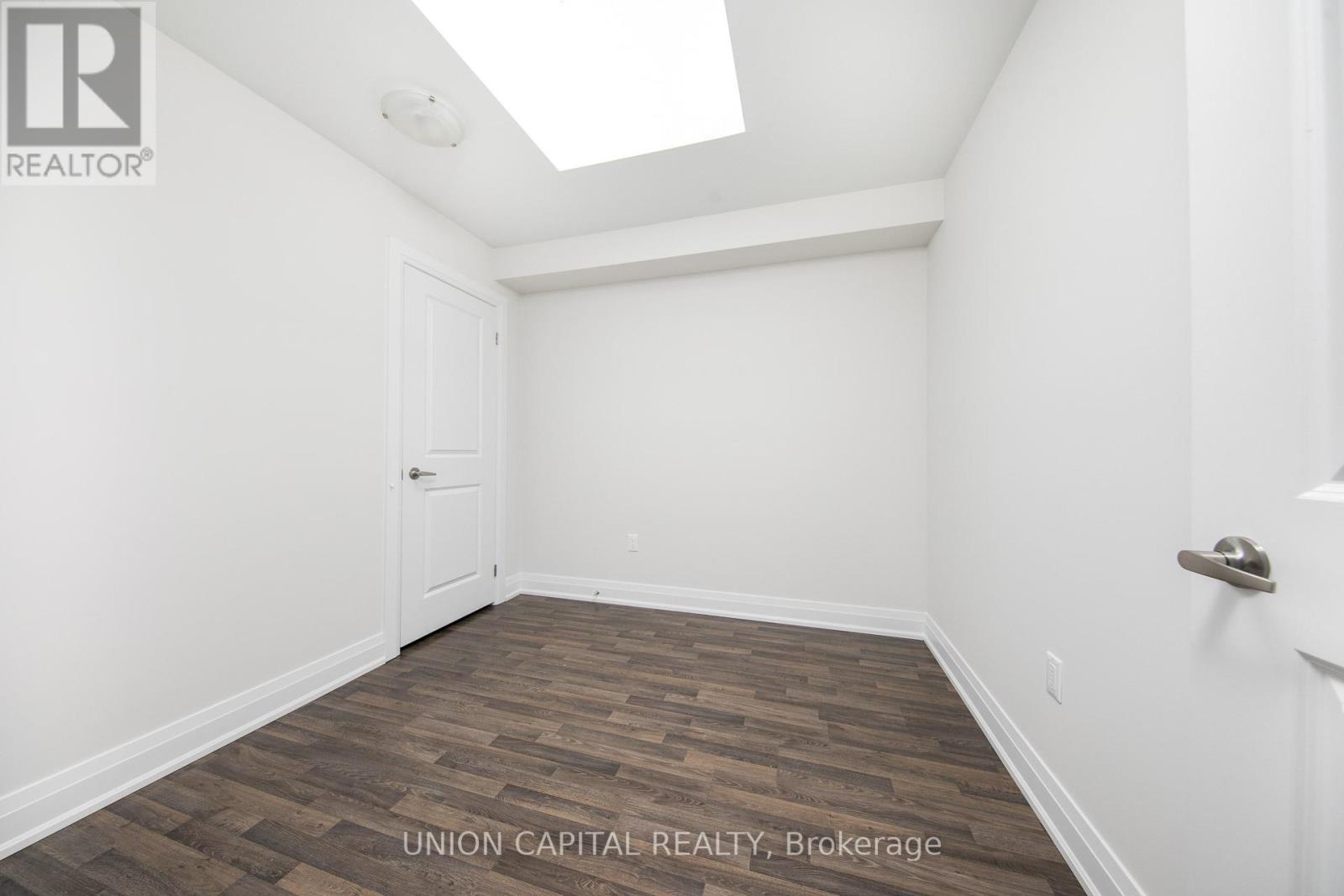 59 Creekbank Road, Toronto, Ontario  M6L 0A4 - Photo 8 - W12480226