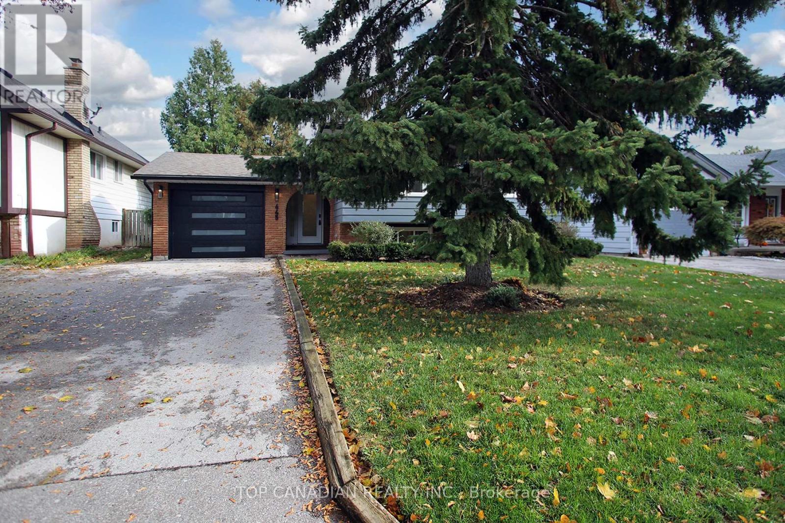 645 Castleguard Crescent, Burlington (Roseland), Ontario  L7N 2W7 - Photo 4 - W12478182