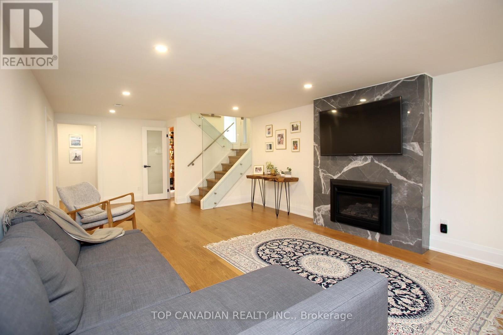 645 Castleguard Crescent, Burlington (Roseland), Ontario  L7N 2W7 - Photo 23 - W12478182