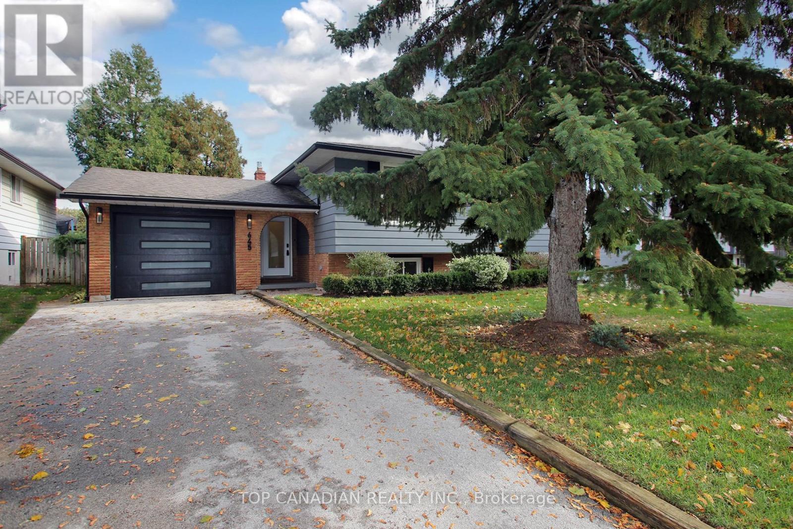 645 Castleguard Crescent, Burlington (Roseland), Ontario  L7N 2W7 - Photo 2 - W12478182