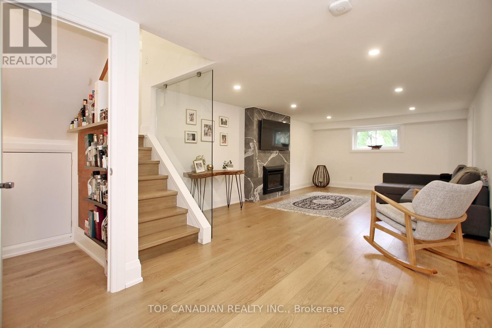 645 Castleguard Crescent, Burlington (Roseland), Ontario  L7N 2W7 - Photo 21 - W12478182