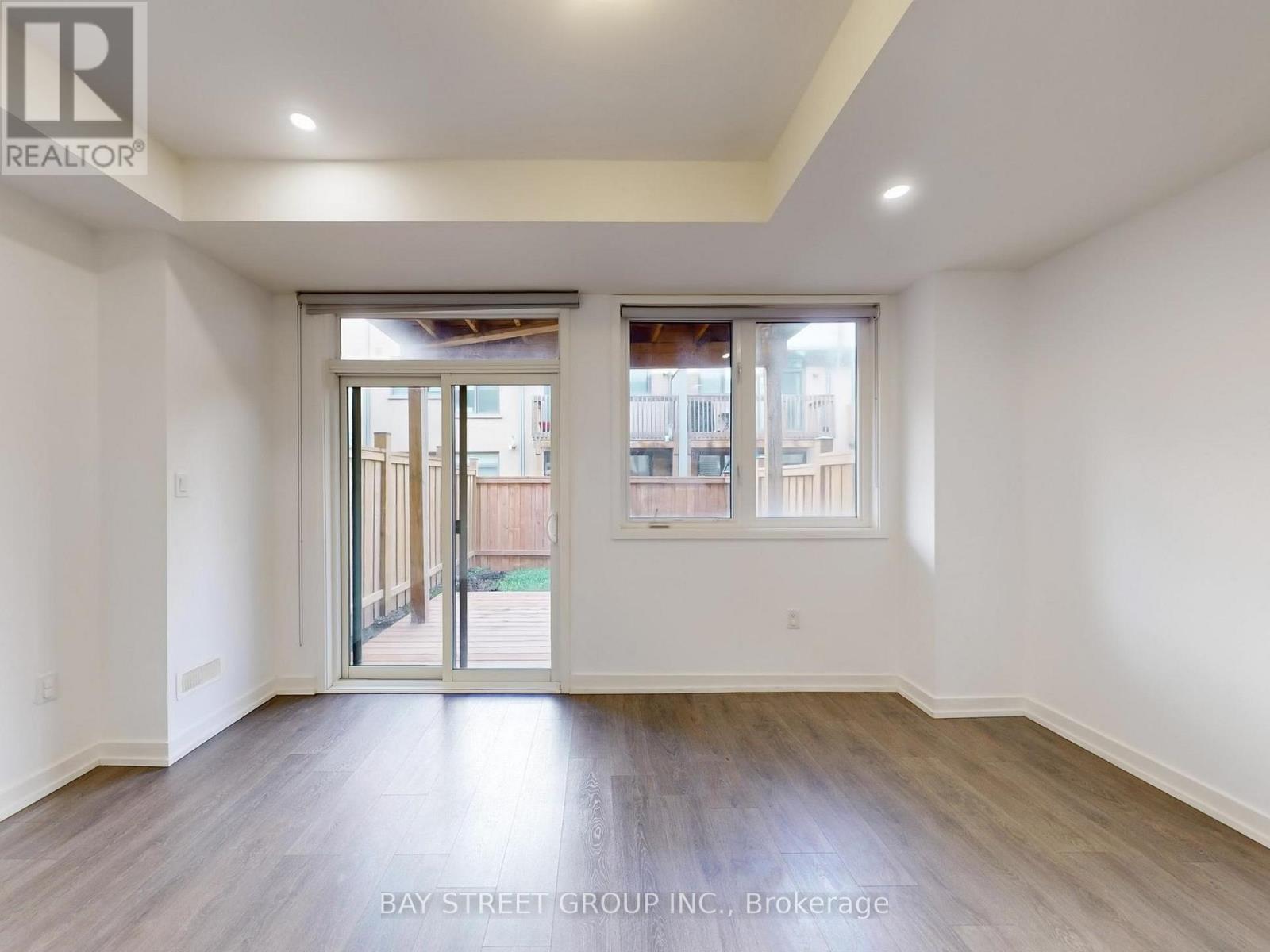 219 Huguenot Road, Oakville, Ontario  L6H 7C3 - Photo 35 - W12478092