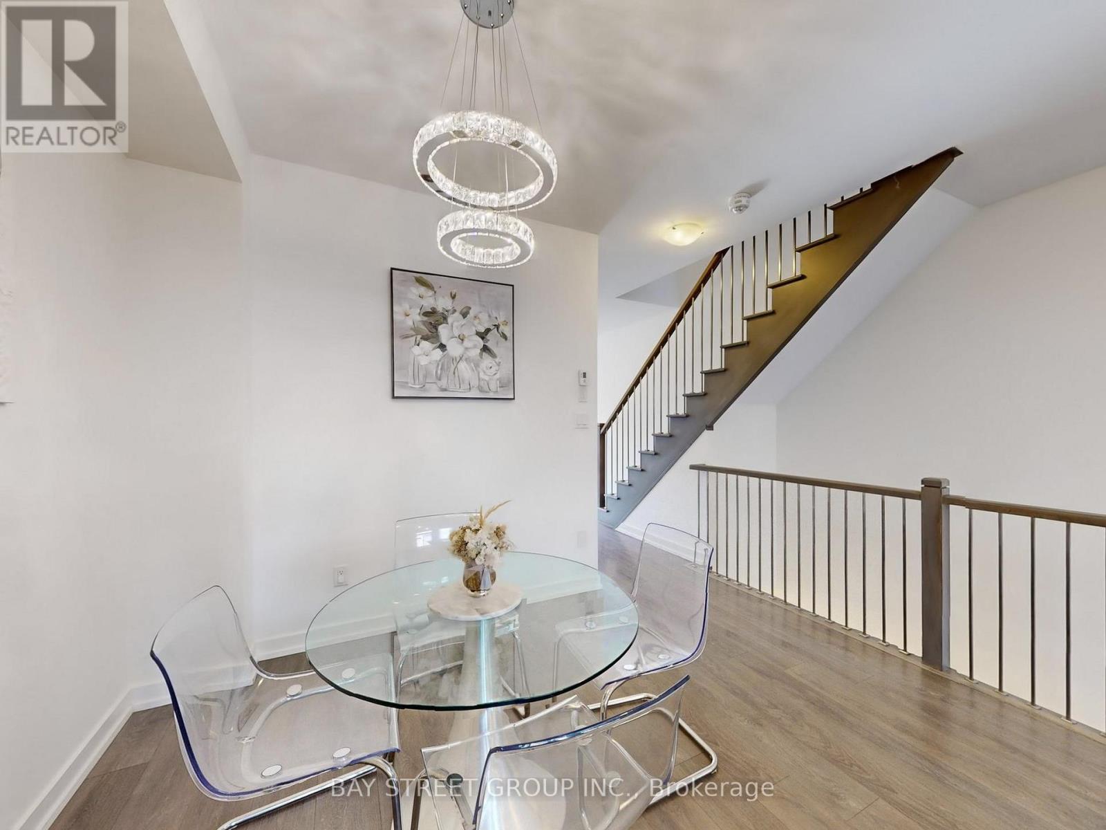 219 Huguenot Road, Oakville, Ontario  L6H 7C3 - Photo 14 - W12478092
