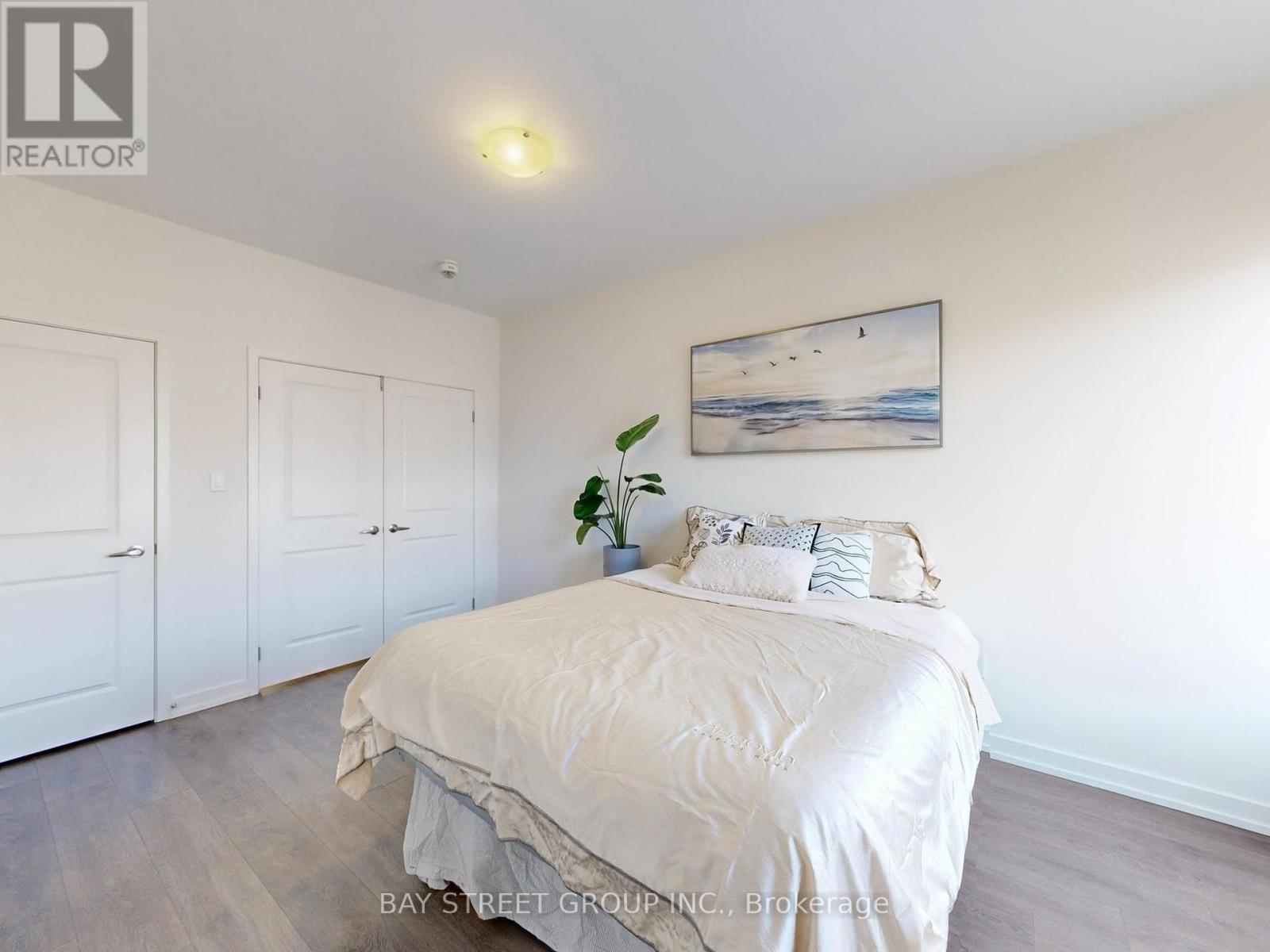 219 Huguenot Road, Oakville, Ontario  L6H 7C3 - Photo 21 - W12478092