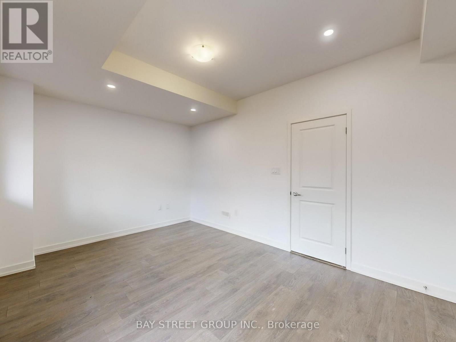 219 Huguenot Road, Oakville, Ontario  L6H 7C3 - Photo 39 - W12478092