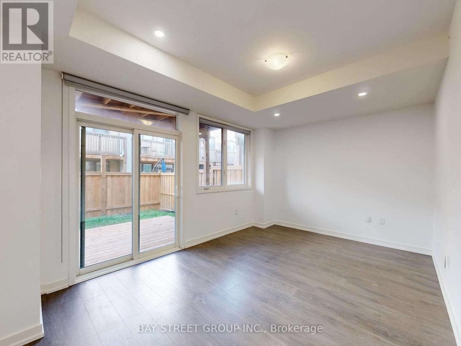 219 Huguenot Road, Oakville, Ontario  L6H 7C3 - Photo 34 - W12478092