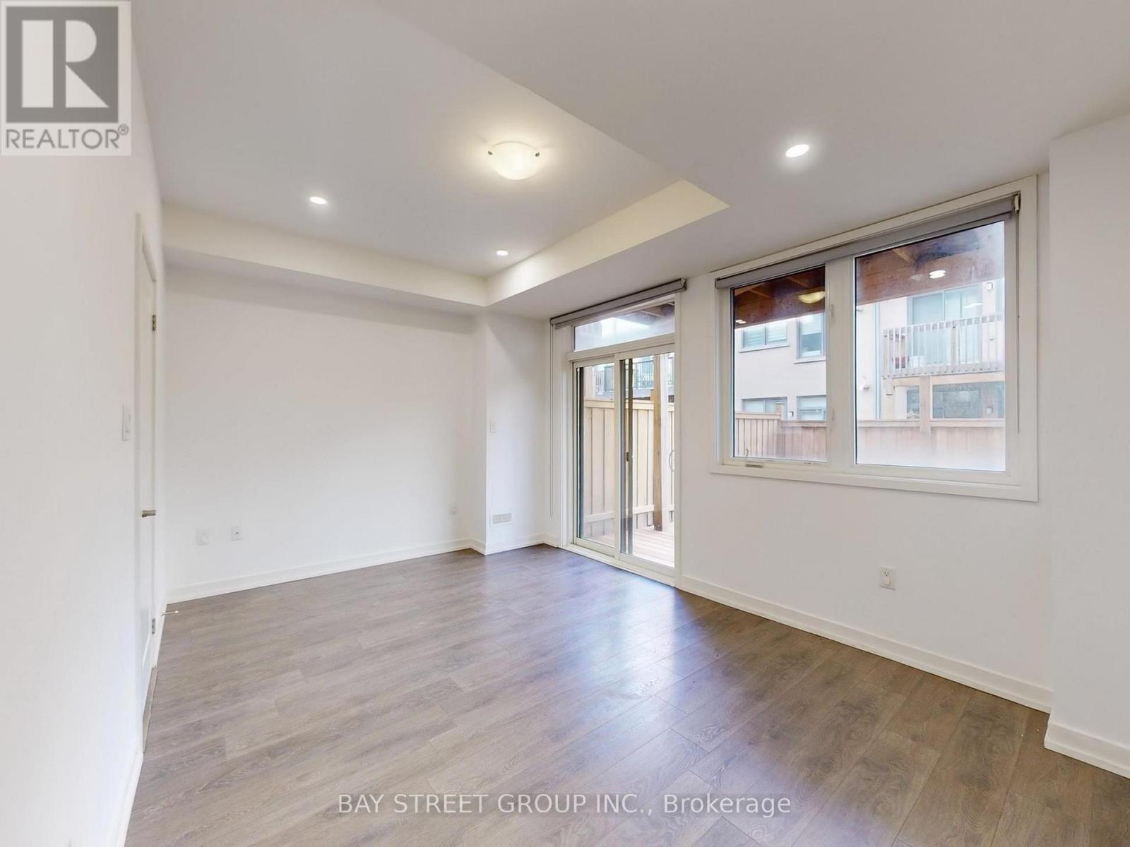 219 Huguenot Road, Oakville, Ontario  L6H 7C3 - Photo 36 - W12478092