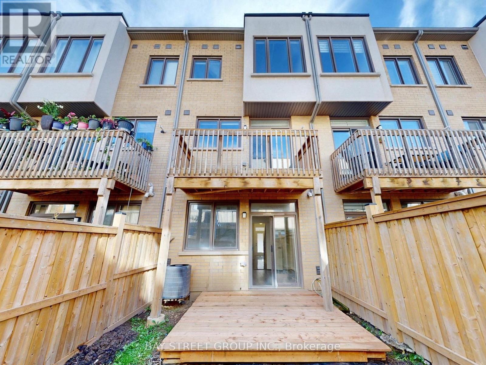219 Huguenot Road, Oakville, Ontario  L6H 7C3 - Photo 45 - W12478092