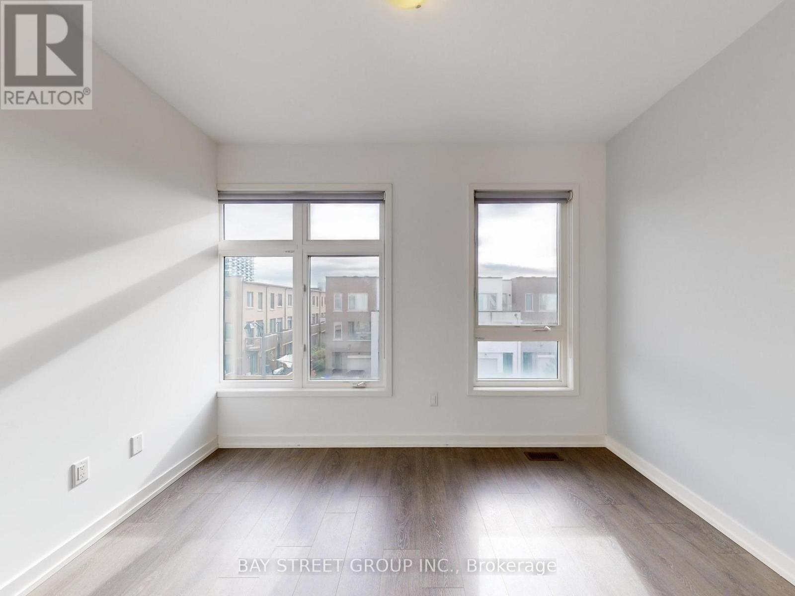 219 Huguenot Road, Oakville, Ontario  L6H 7C3 - Photo 28 - W12478092