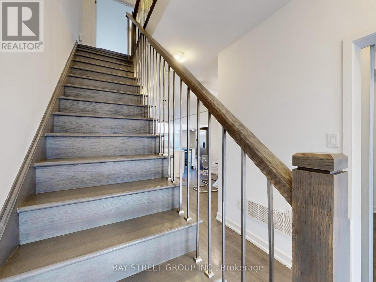 219 Huguenot Road, Oakville, Ontario  L6H 7C3 - Photo 16 - W12478092