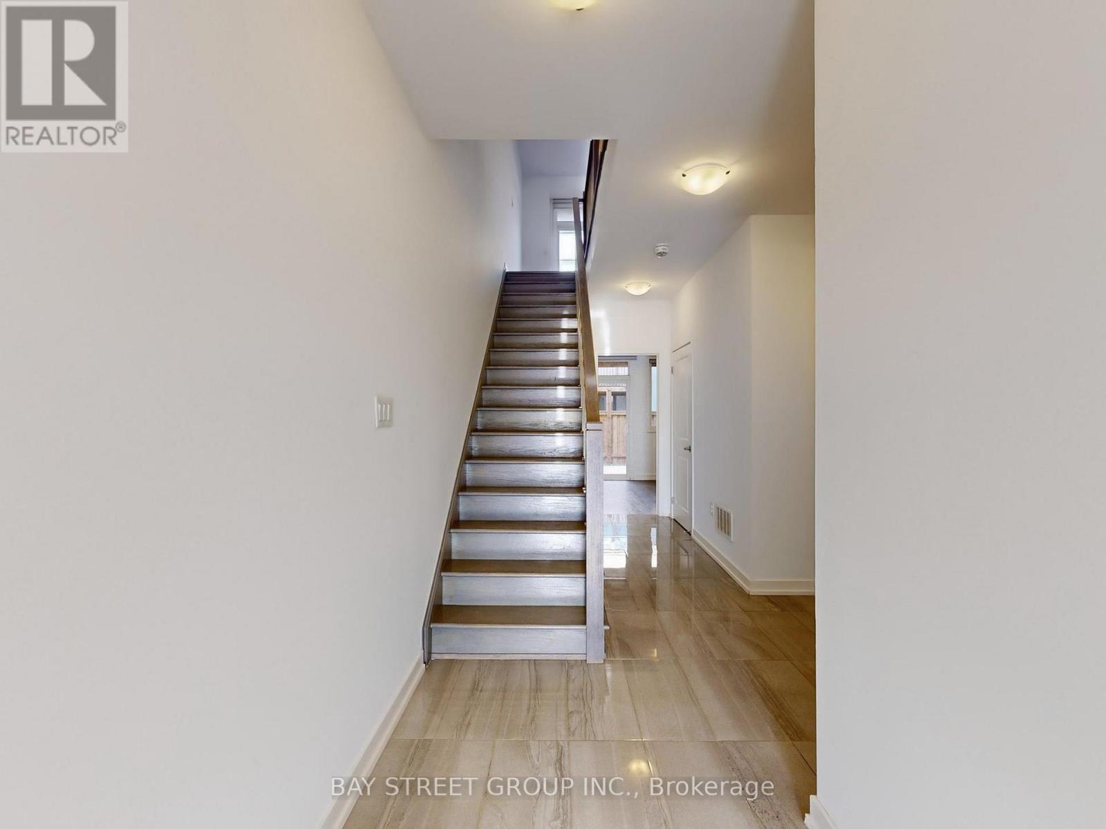 219 Huguenot Road, Oakville, Ontario  L6H 7C3 - Photo 33 - W12478092