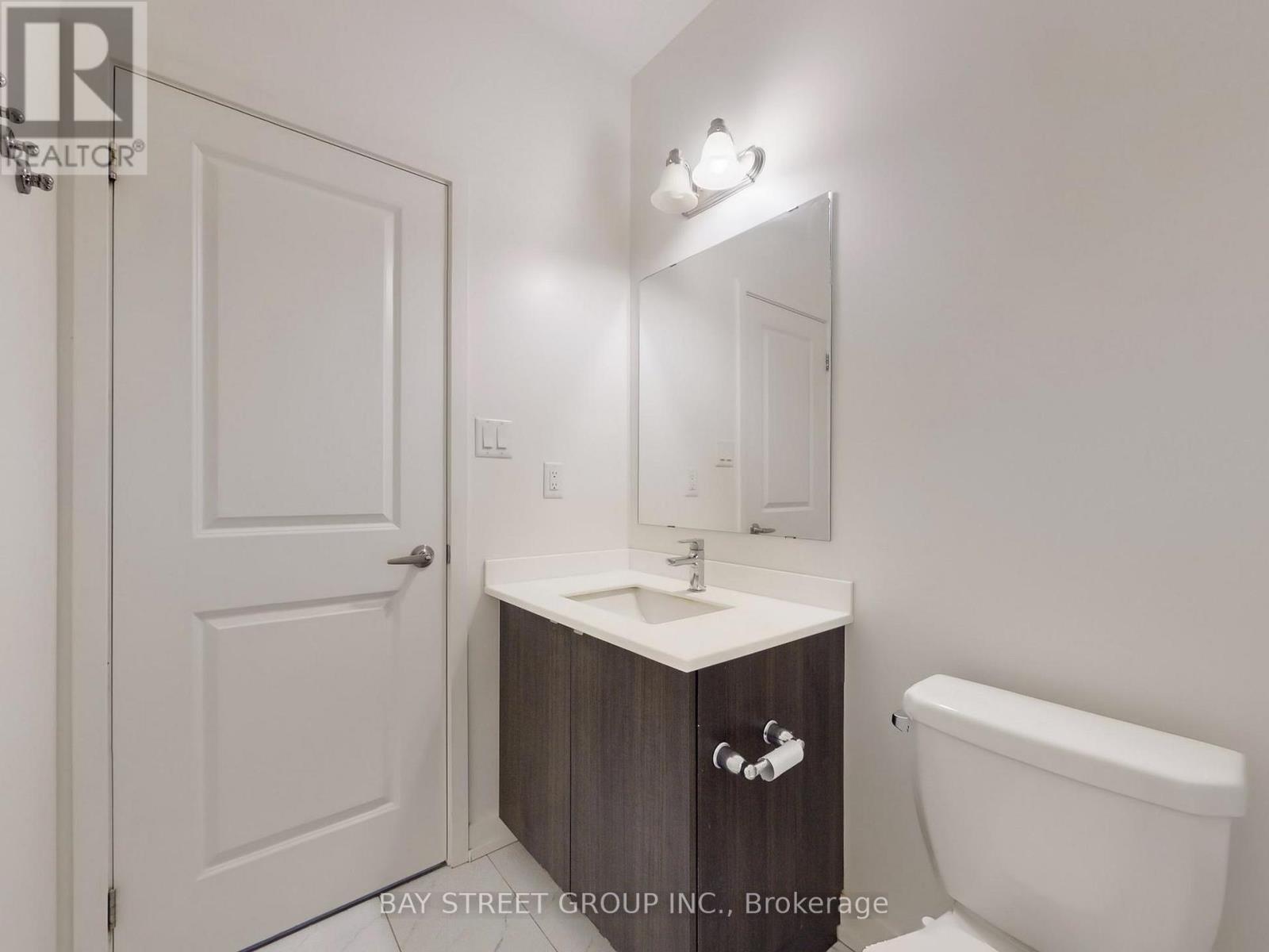 219 Huguenot Road, Oakville, Ontario  L6H 7C3 - Photo 31 - W12478092