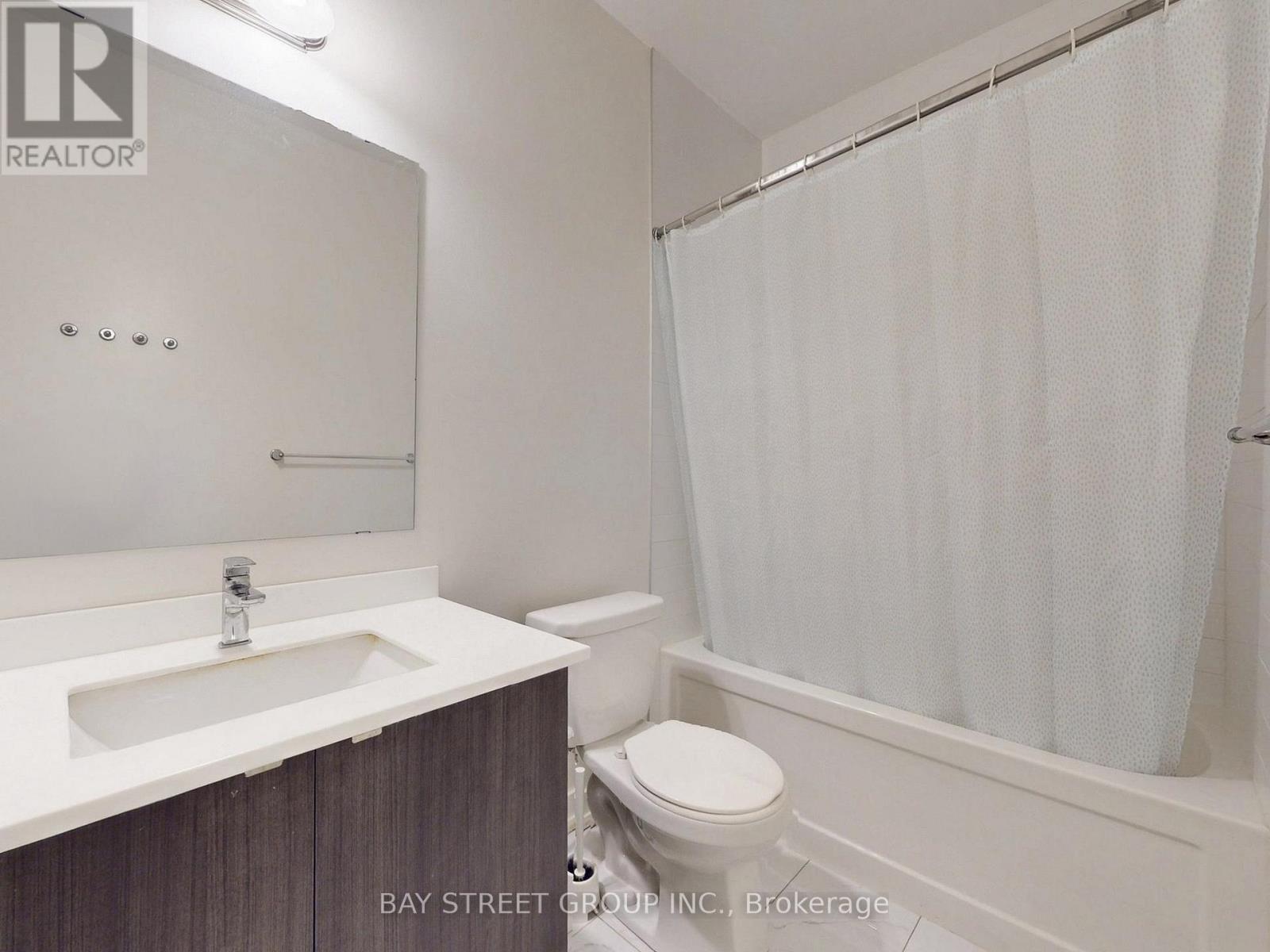 219 Huguenot Road, Oakville, Ontario  L6H 7C3 - Photo 30 - W12478092
