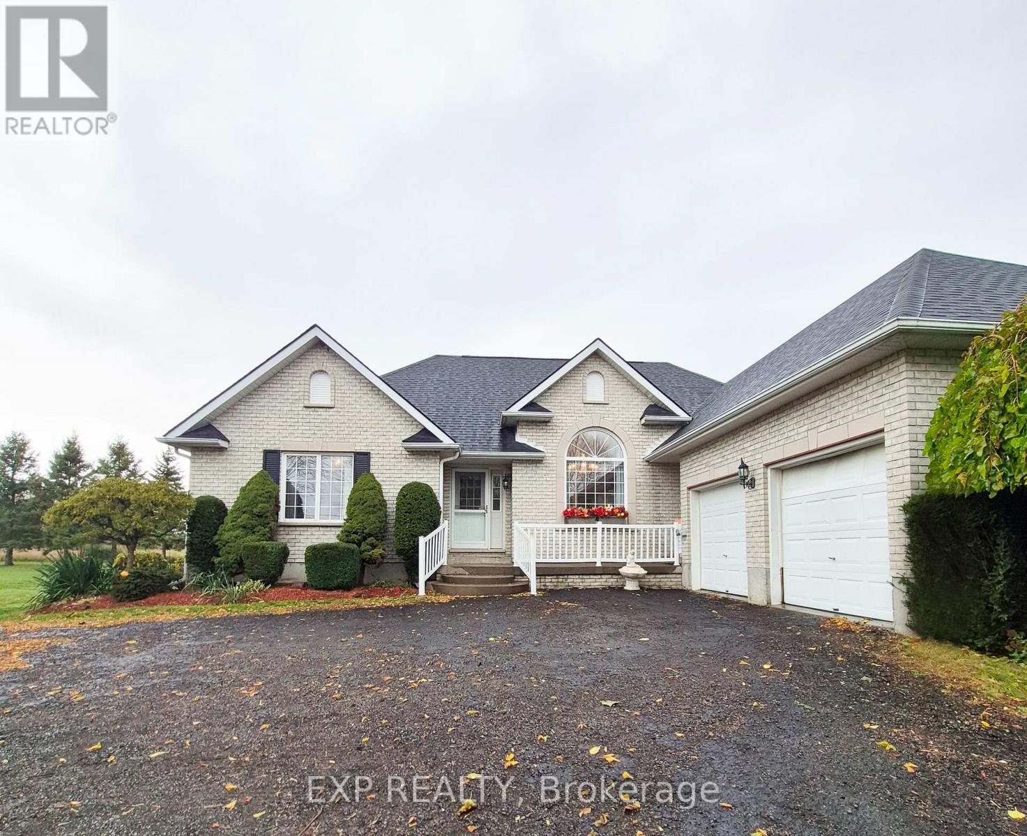 700 BARCOVAN BEACH ROAD, Quinte West, Ontario