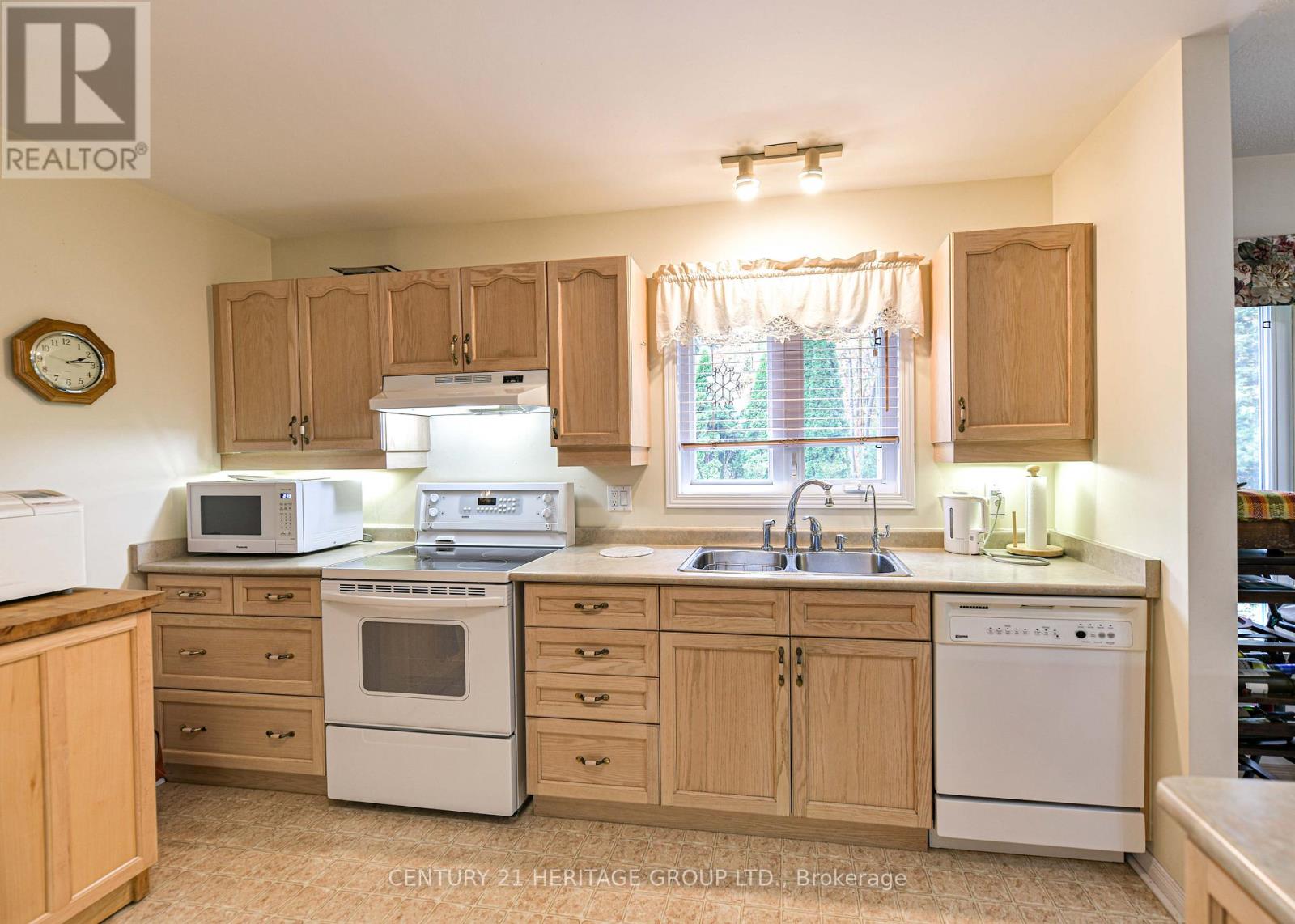 19 Springwood Crescent, Gravenhurst, Ontario  P1P 1Z1 - Photo 12 - X12480237