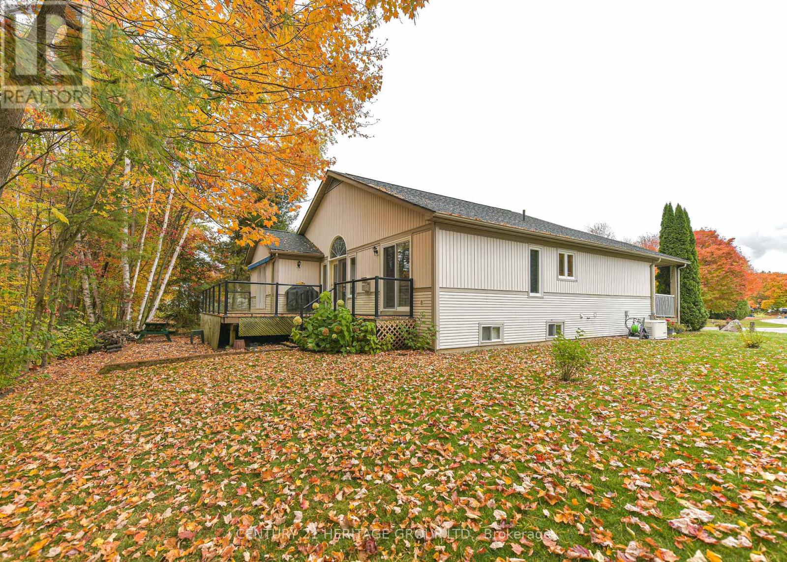 19 Springwood Crescent, Gravenhurst, Ontario  P1P 1Z1 - Photo 3 - X12480237