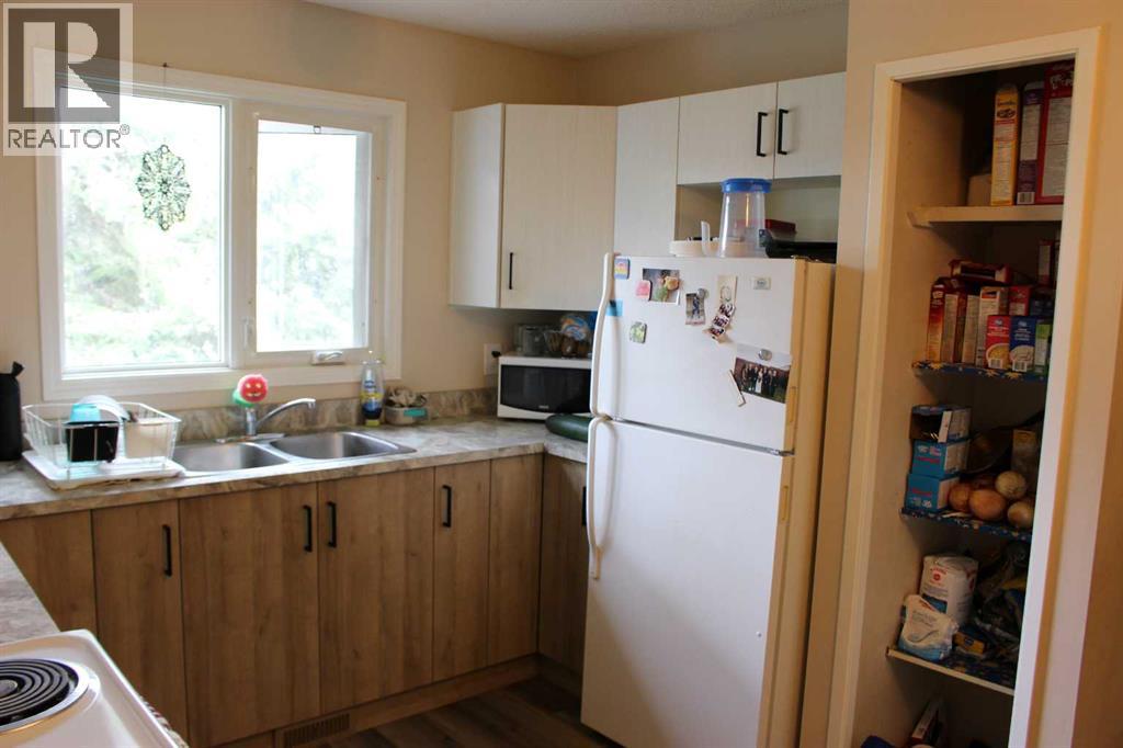719 B Rosewood Avenue, Picture Butte, Alberta  T0K 1V0 - Photo 4 - A2252590