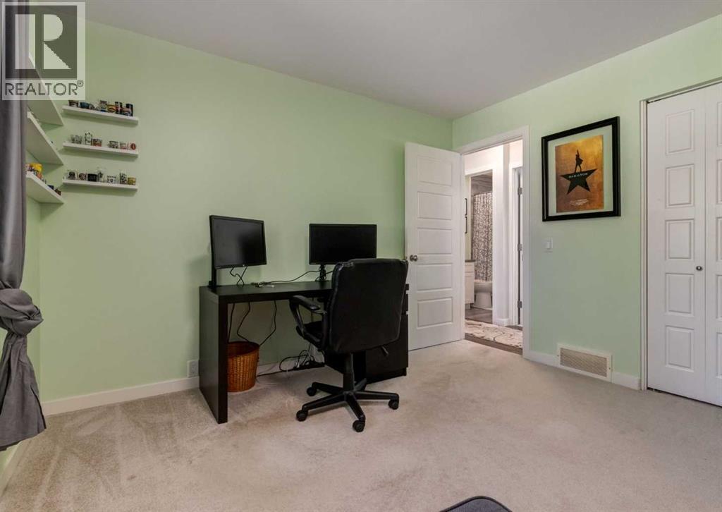 927 124 Avenue Sw, Calgary, Alberta  T2W 1T2 - Photo 17 - A2263101