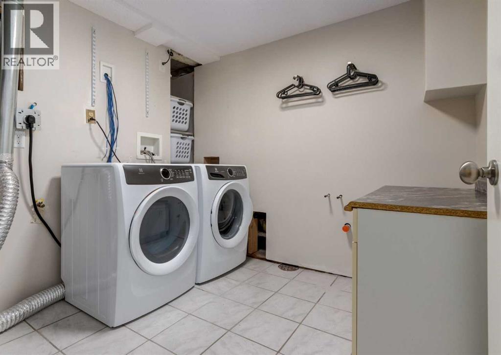 927 124 Avenue Sw, Calgary, Alberta  T2W 1T2 - Photo 27 - A2263101