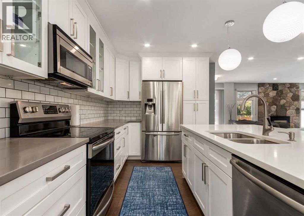 927 124 Avenue Sw, Calgary, Alberta  T2W 1T2 - Photo 7 - A2263101