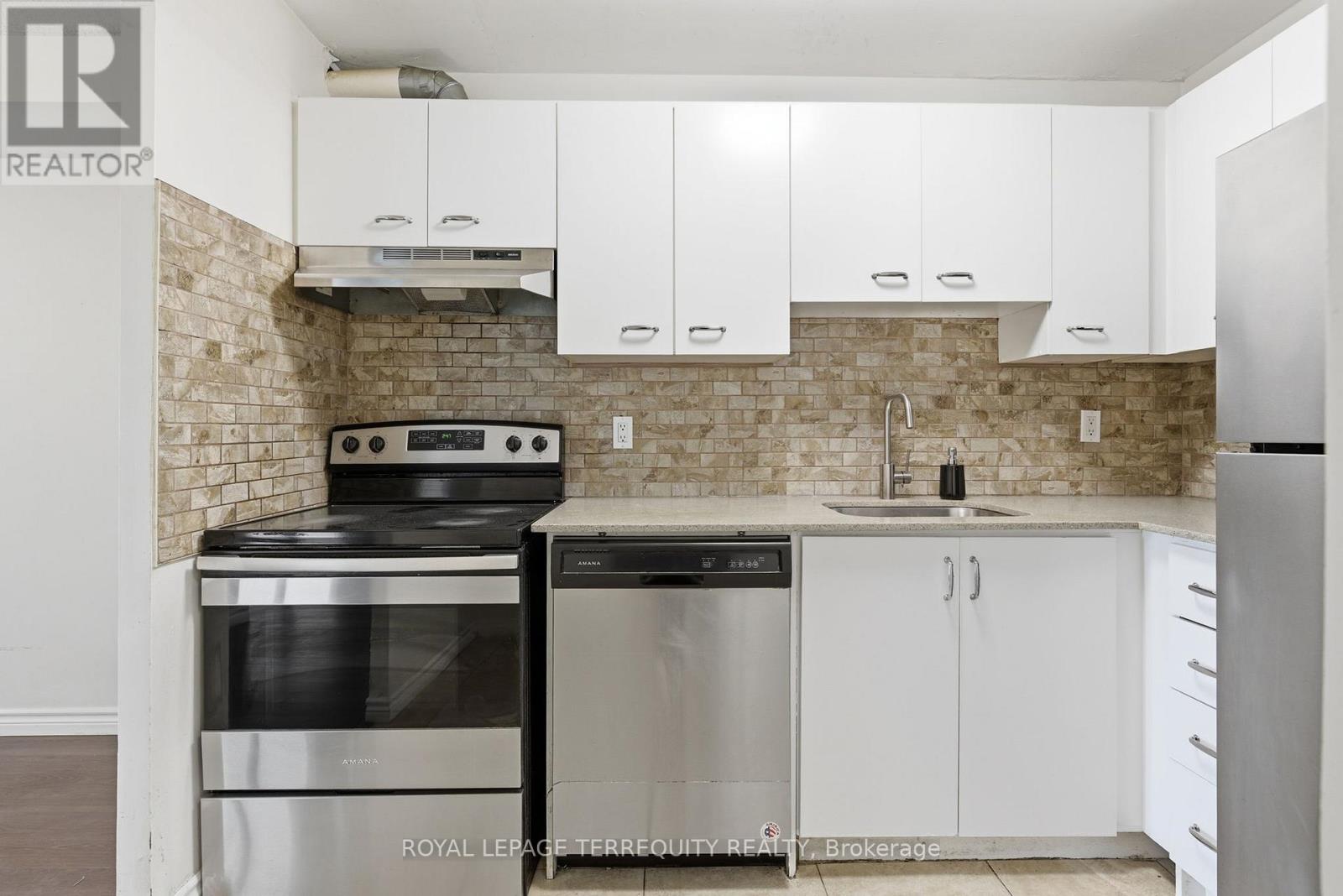 712 - 155 Hillcrest Avenue, Mississauga (Cooksville), Ontario  L5B 3Z2 - Photo 11 - W12443511