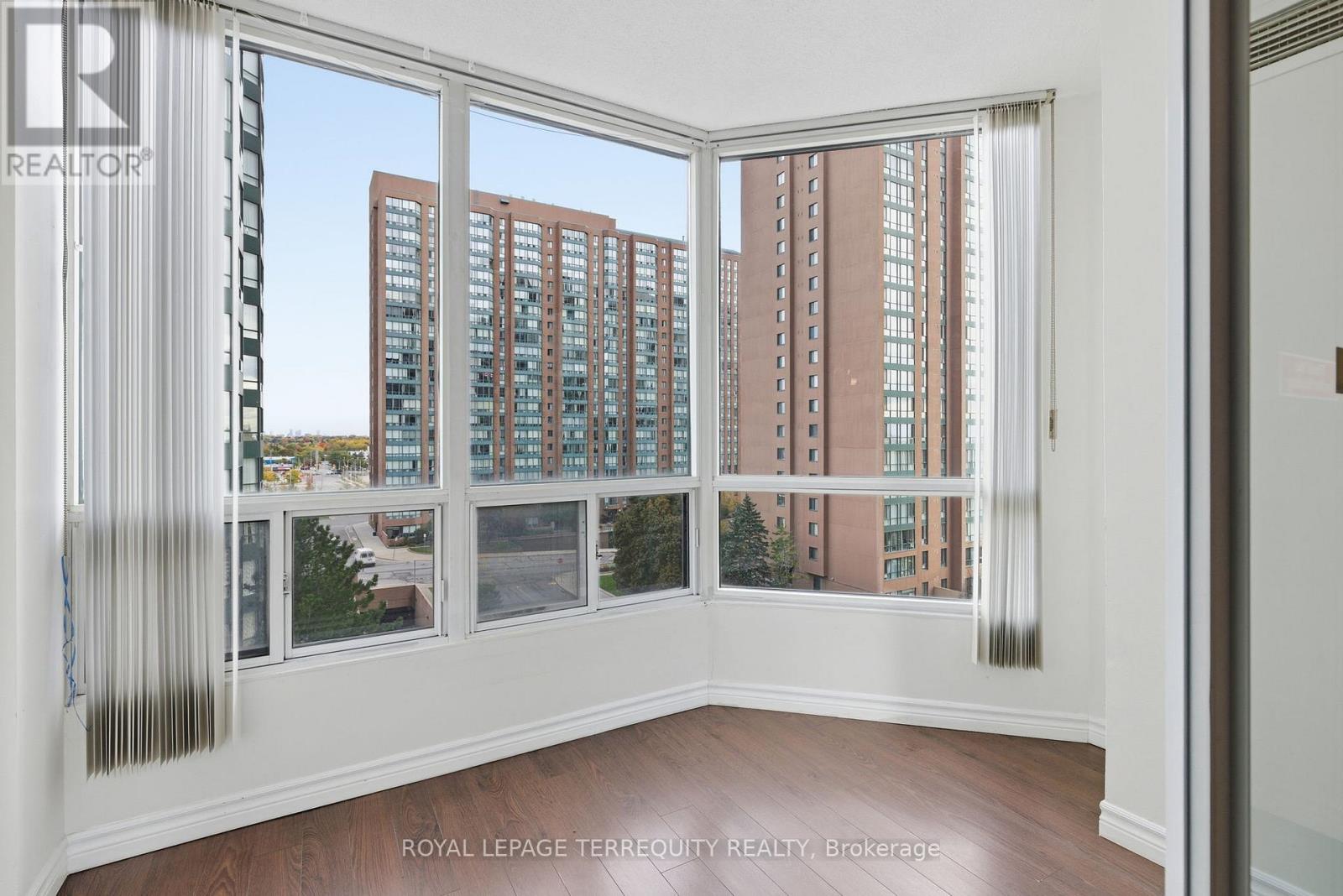 712 - 155 Hillcrest Avenue, Mississauga (Cooksville), Ontario  L5B 3Z2 - Photo 6 - W12443511