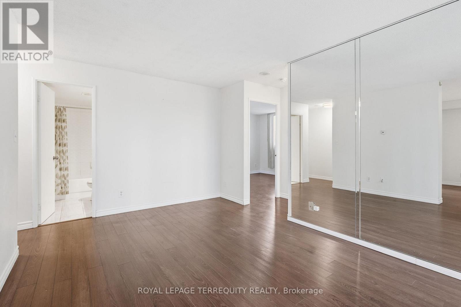 712 - 155 Hillcrest Avenue, Mississauga (Cooksville), Ontario  L5B 3Z2 - Photo 5 - W12443511