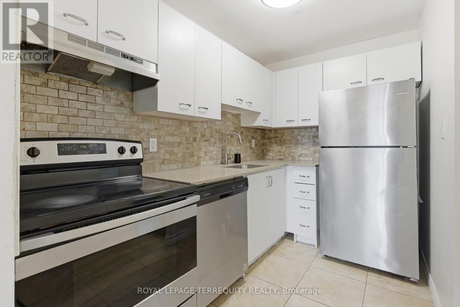712 - 155 Hillcrest Avenue, Mississauga (Cooksville), Ontario  L5B 3Z2 - Photo 9 - W12443511
