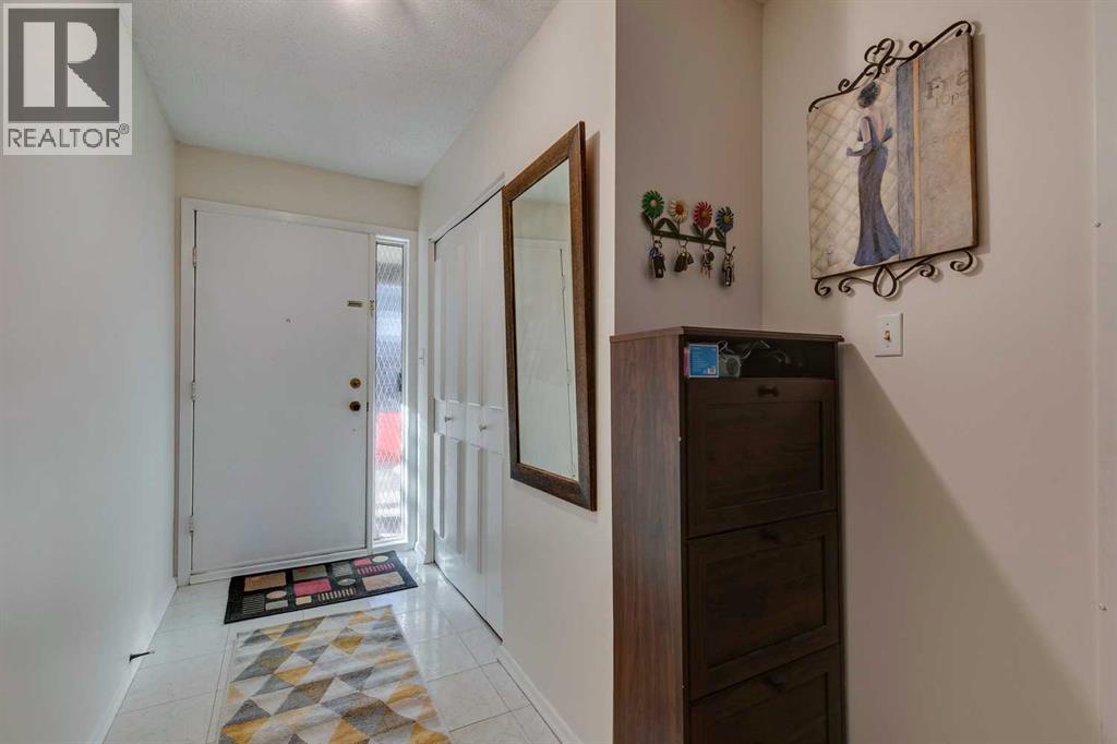 Property at 11, 10030 Oakmoor Way SW image 4