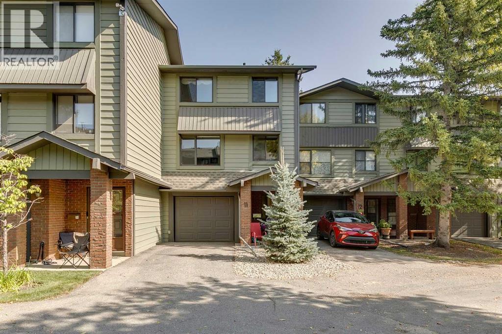 11, 10030 Oakmoor Way SW, Calgary, Alberta
