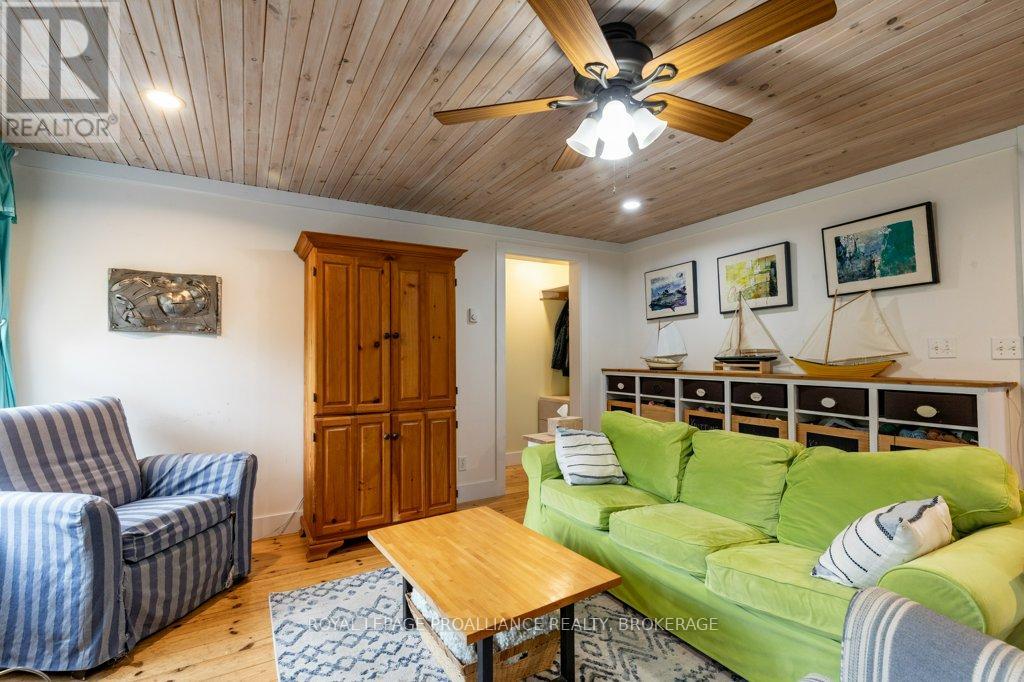 11 Eliza Street, Frontenac Islands (The Islands), Ontario  K0H 2Y0 - Photo 14 - X12480477