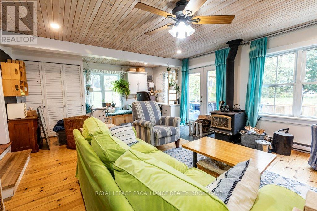 11 Eliza Street, Frontenac Islands (The Islands), Ontario  K0H 2Y0 - Photo 15 - X12480477