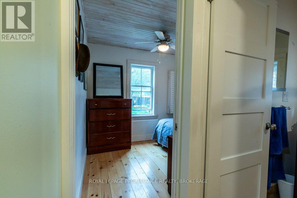 11 Eliza Street, Frontenac Islands (The Islands), Ontario  K0H 2Y0 - Photo 16 - X12480477