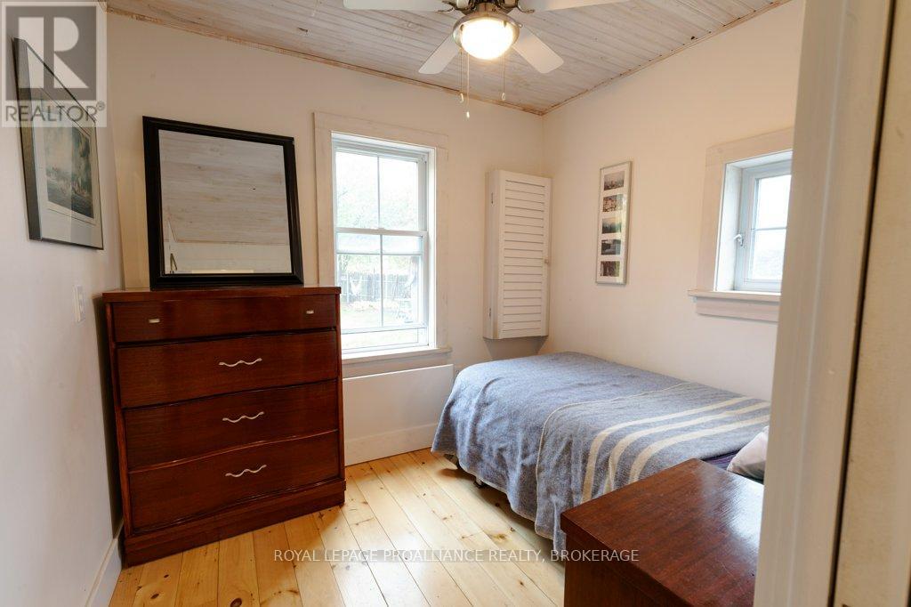 11 Eliza Street, Frontenac Islands (The Islands), Ontario  K0H 2Y0 - Photo 17 - X12480477