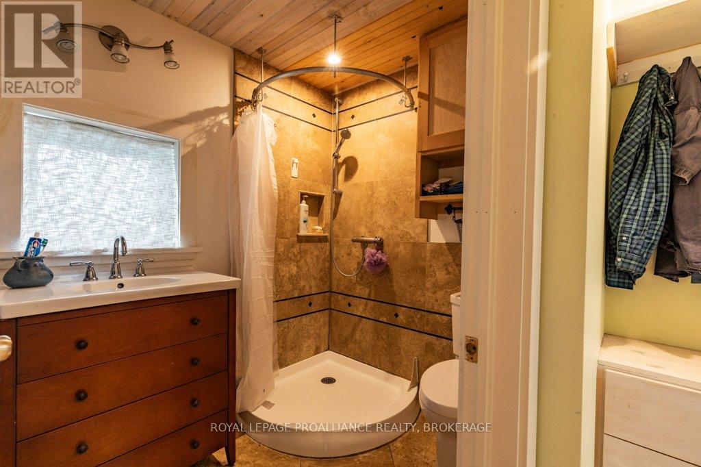 11 Eliza Street, Frontenac Islands (The Islands), Ontario  K0H 2Y0 - Photo 18 - X12480477