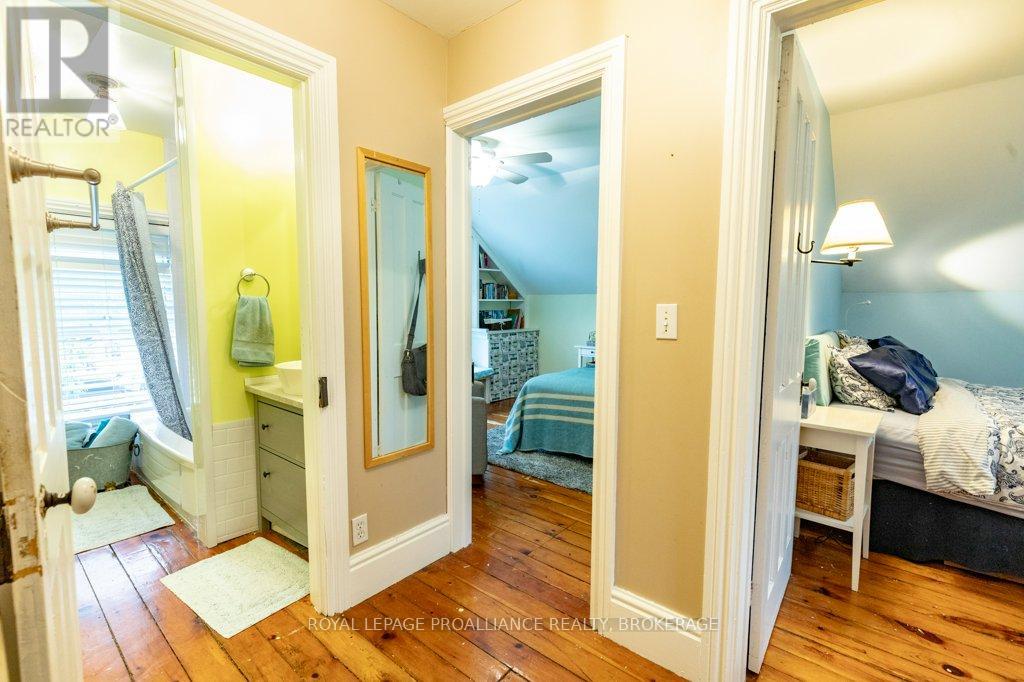 11 Eliza Street, Frontenac Islands (The Islands), Ontario  K0H 2Y0 - Photo 21 - X12480477