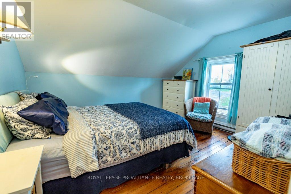11 Eliza Street, Frontenac Islands (The Islands), Ontario  K0H 2Y0 - Photo 23 - X12480477