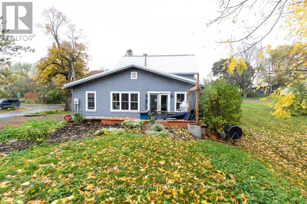 11 Eliza Street, Frontenac Islands (The Islands), Ontario  K0H 2Y0 - Photo 30 - X12480477