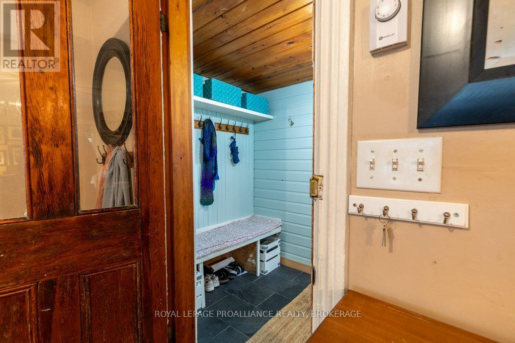 11 Eliza Street, Frontenac Islands (The Islands), Ontario  K0H 2Y0 - Photo 5 - X12480477