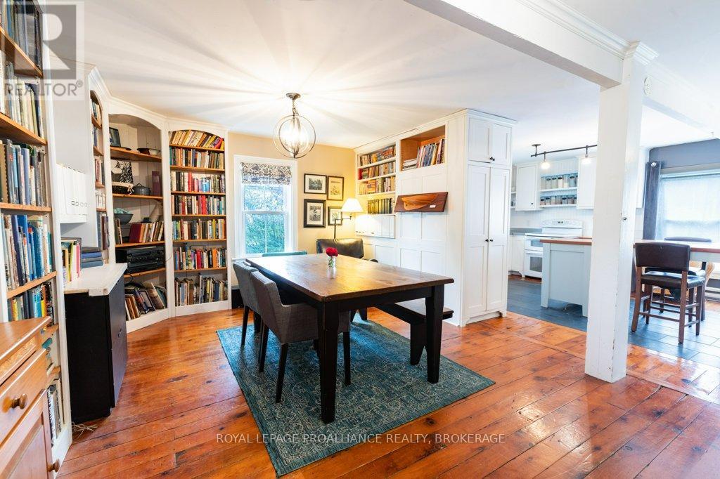 11 Eliza Street, Frontenac Islands (The Islands), Ontario  K0H 2Y0 - Photo 6 - X12480477