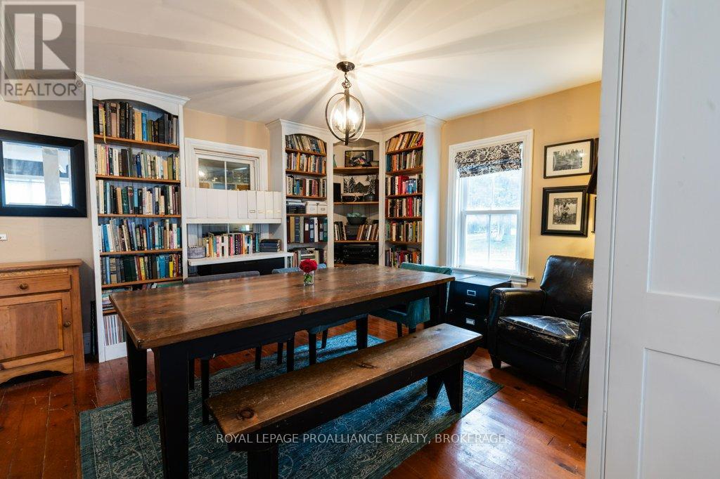 11 Eliza Street, Frontenac Islands (The Islands), Ontario  K0H 2Y0 - Photo 7 - X12480477