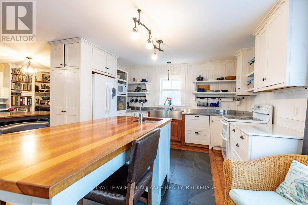 11 Eliza Street, Frontenac Islands (The Islands), Ontario  K0H 2Y0 - Photo 9 - X12480477