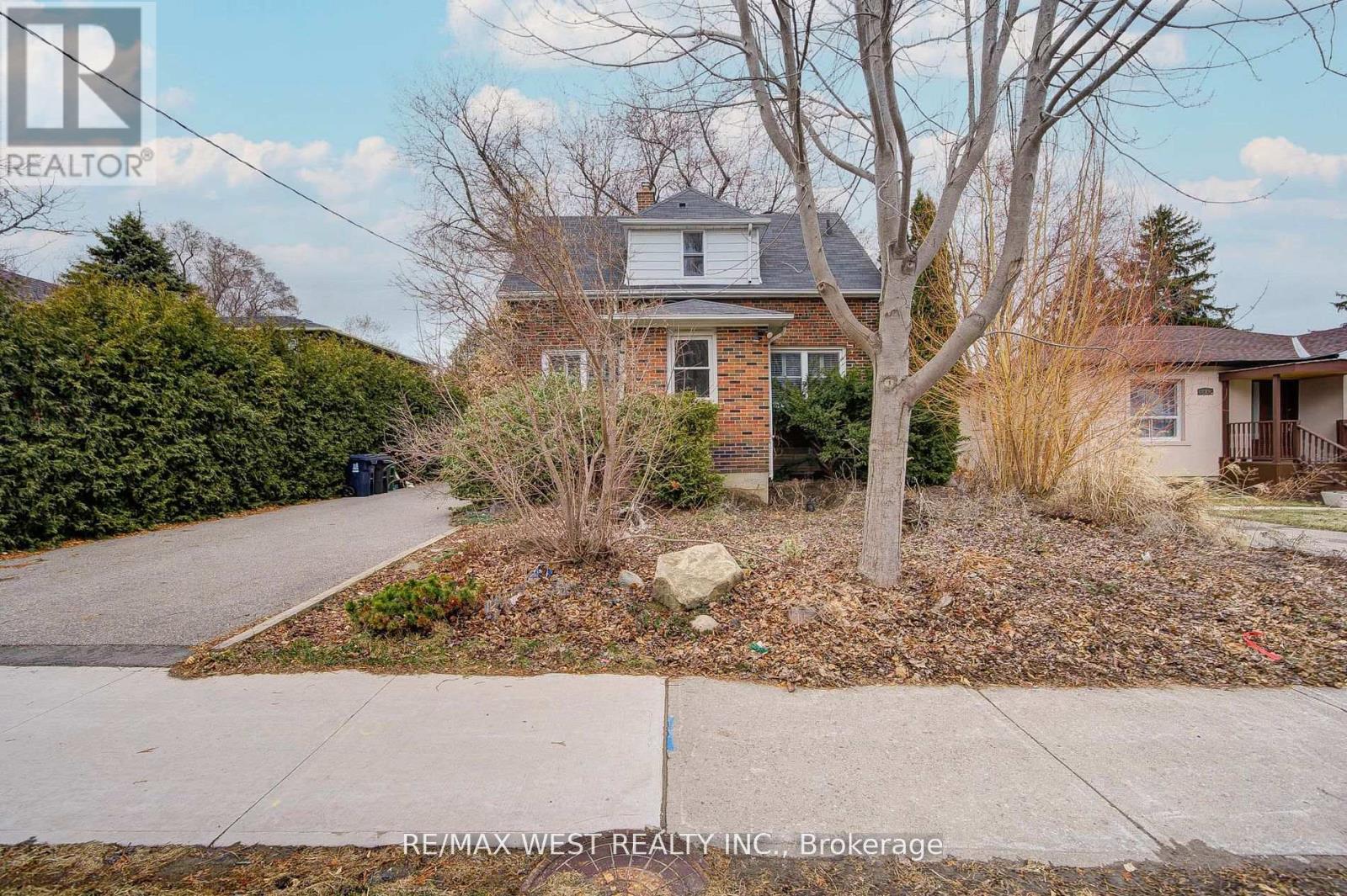 292 HORSHAM AVENUE, Toronto, Ontario