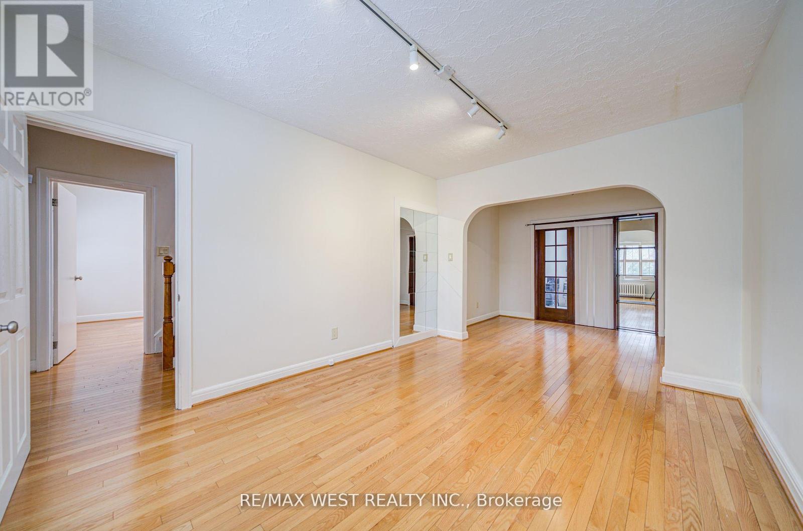 292 Horsham Avenue, Toronto (Willowdale West), Ontario  M2R 1G4 - Photo 4 - C12480283