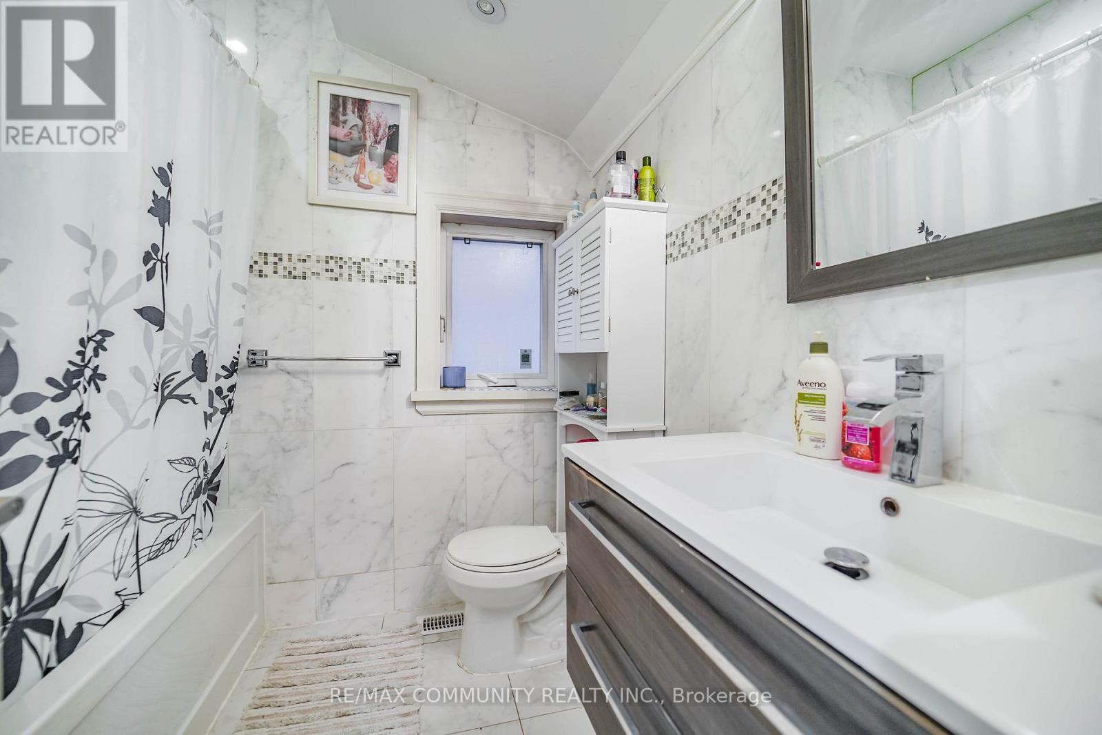 Main - 4 Lakeview Avenue, Toronto (Little Portugal), Ontario  M6J 3B1 - Photo 14 - C12480305