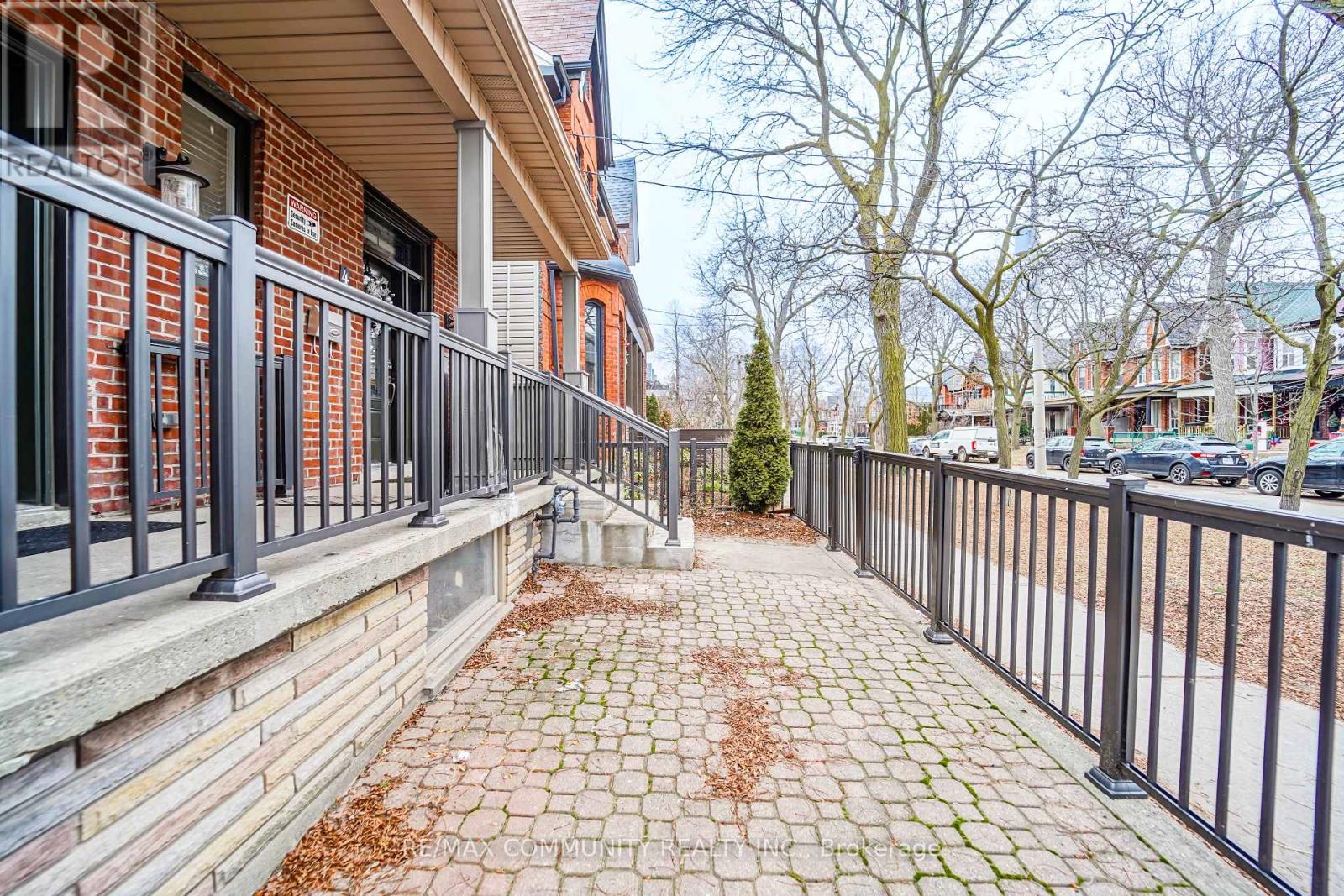 Main - 4 Lakeview Avenue, Toronto (Little Portugal), Ontario  M6J 3B1 - Photo 4 - C12480305